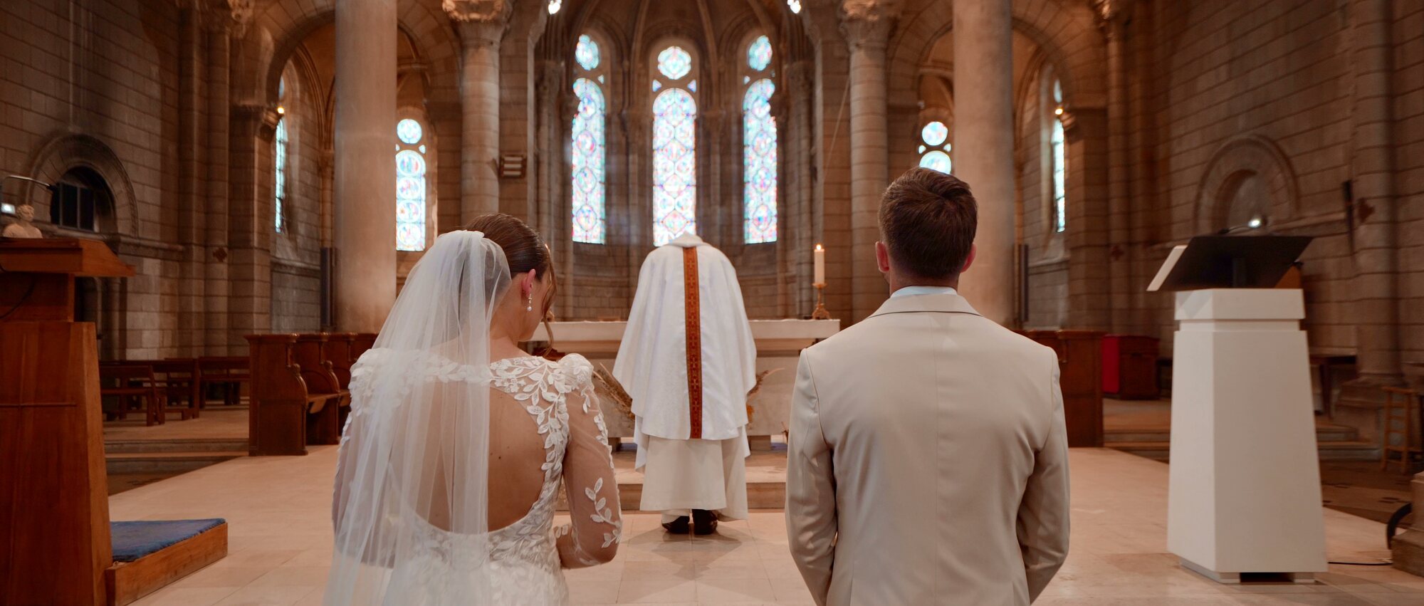 Cérémonie religieuse à l'église Saint-Étienne de Tours
