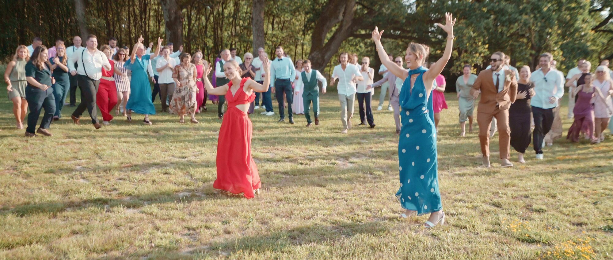 Invités pendant le cocktail au Grand Breuil